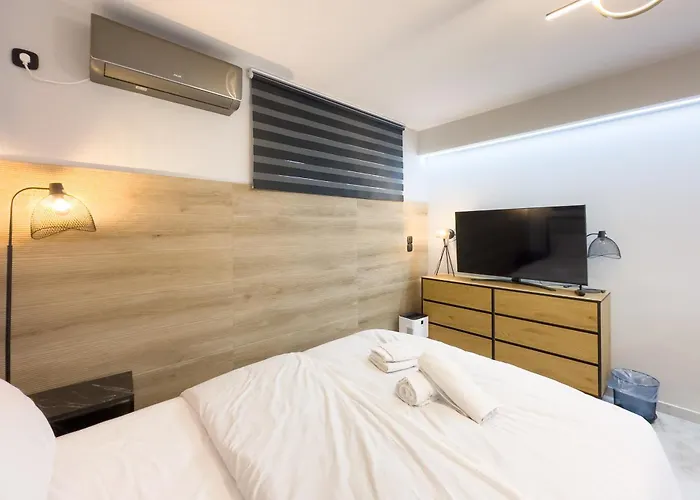 Stylish & Elegant Apt In Pagrati
