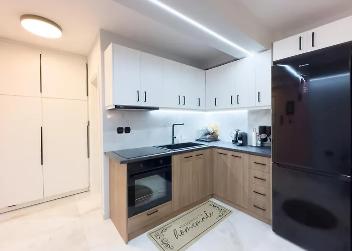 Stylish & Elegant Apt In Pagrati