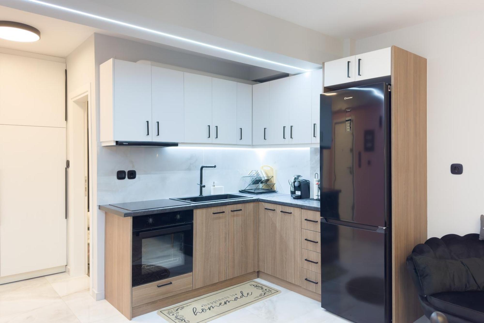 Stylish & Elegant In Pagrati Atena